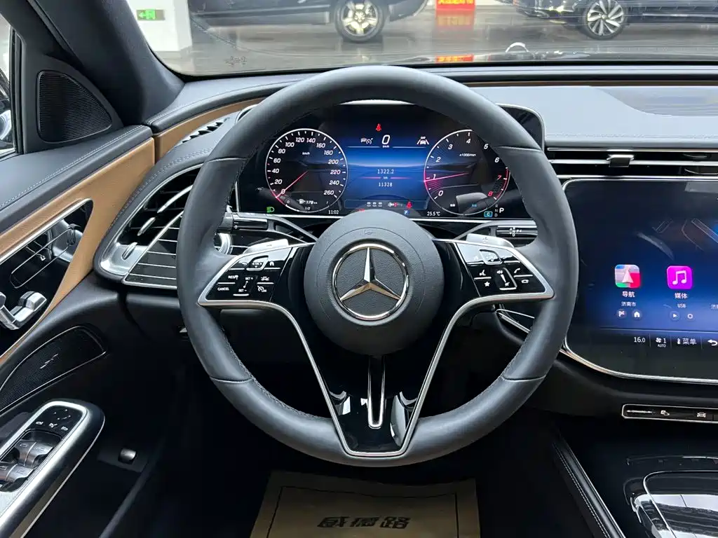 Mercedes-Benz E-Class — миниатюра 26