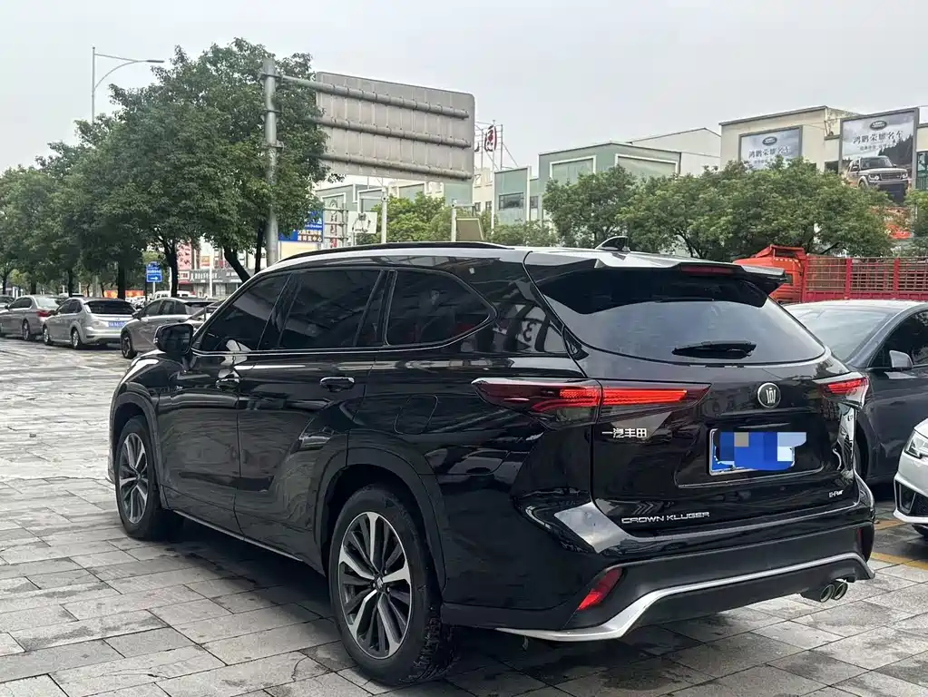Toyota Crown Kluger — миниатюра 6