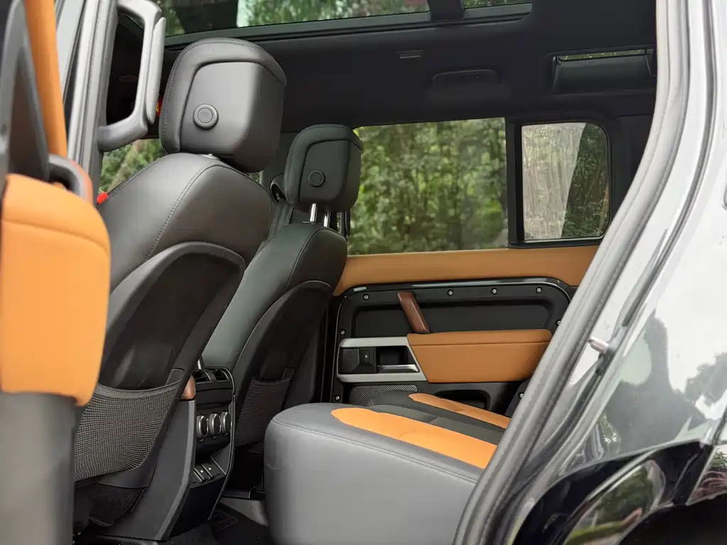 Land Rover Defender — миниатюра 10