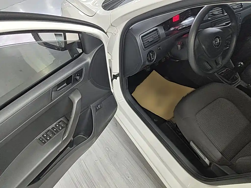 Volkswagen Santana — миниатюра 12