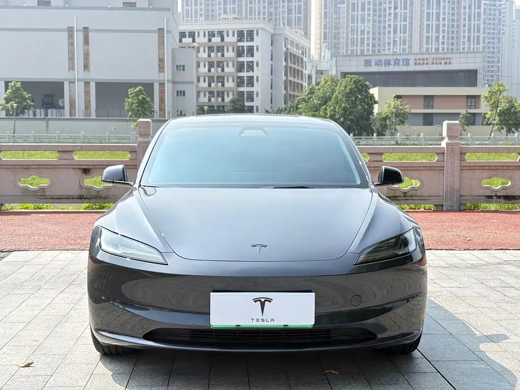 Tesla Model 3 — миниатюра 2