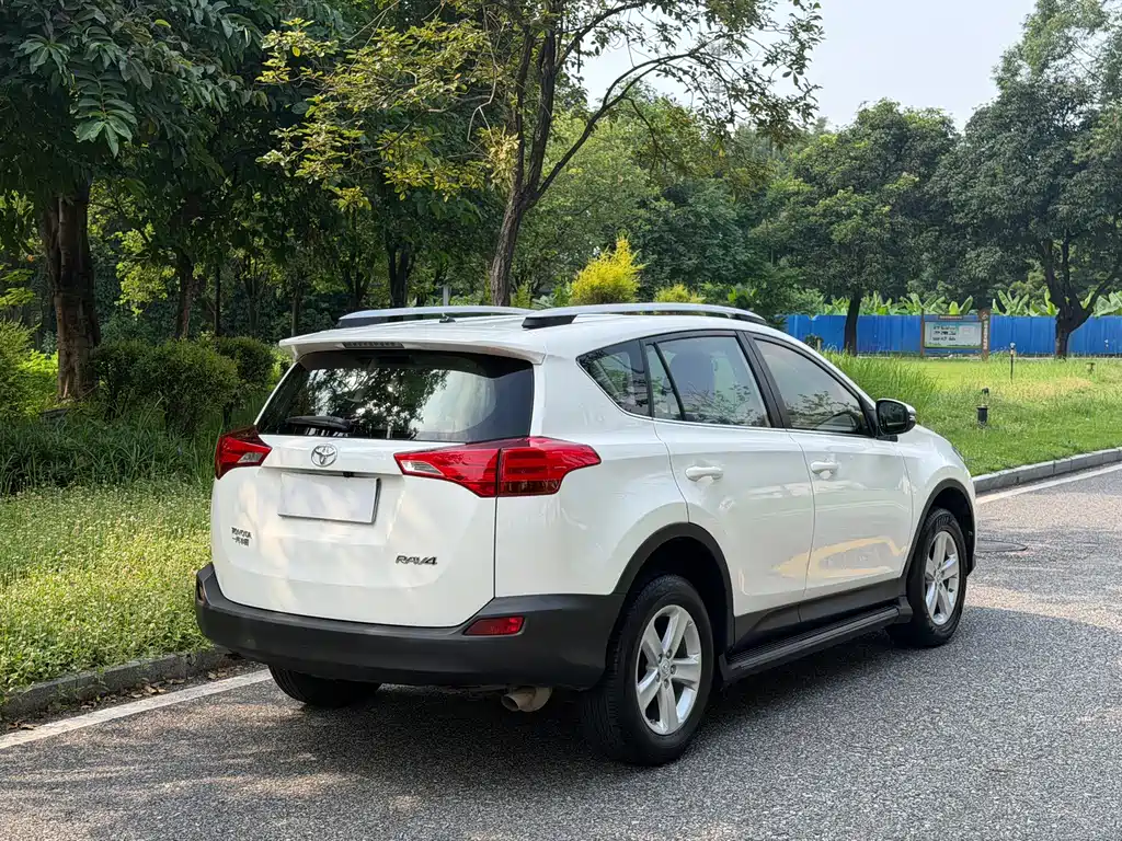 Toyota RAV4 — миниатюра 4