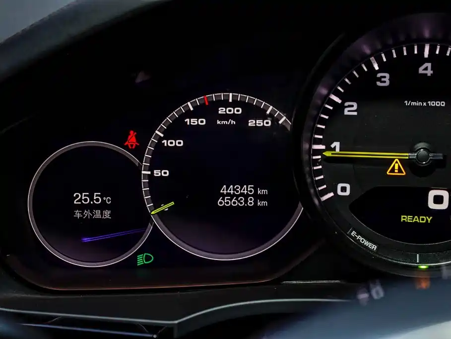 Porsche Cayenne Hybrid — миниатюра 15