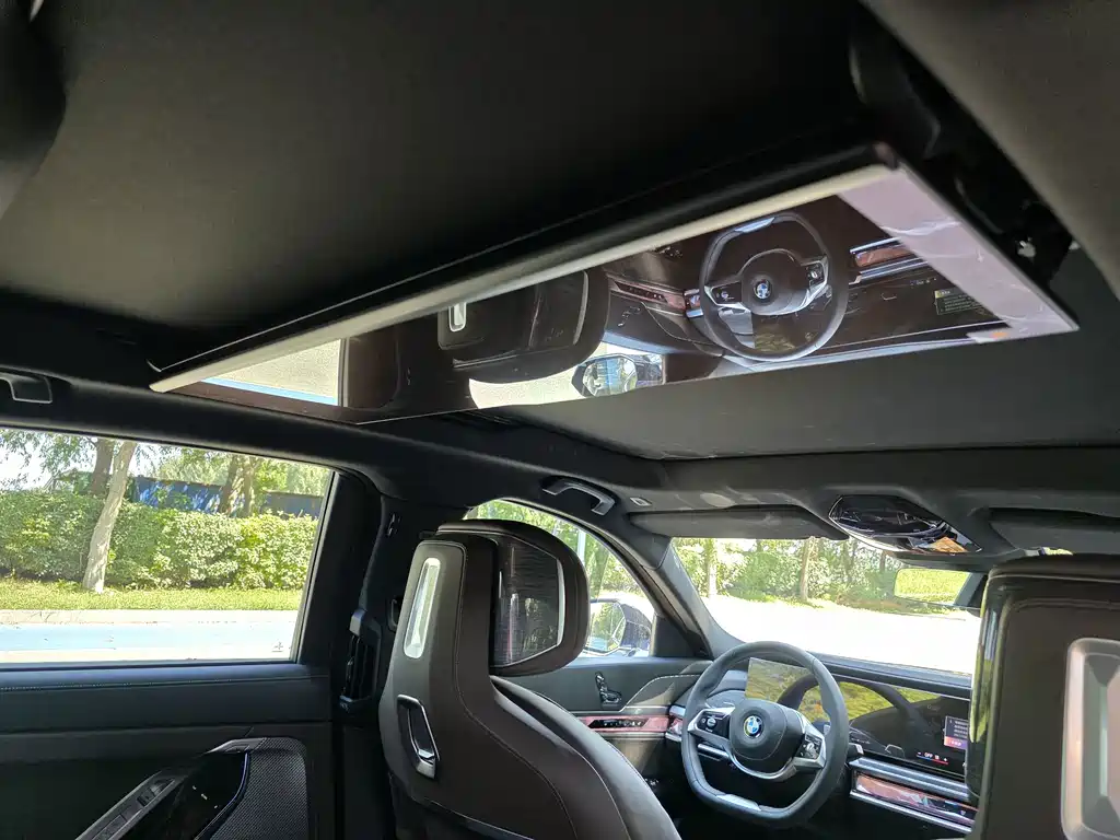 BMW 7 Series — миниатюра 13