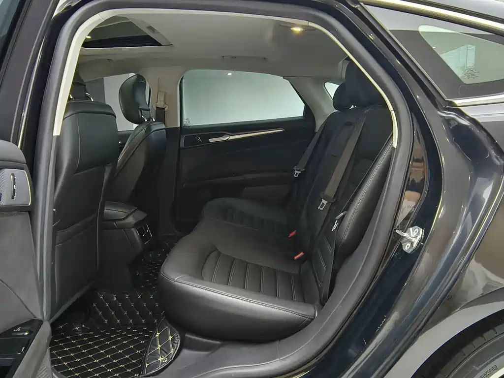 Ford Mondeo — миниатюра 10
