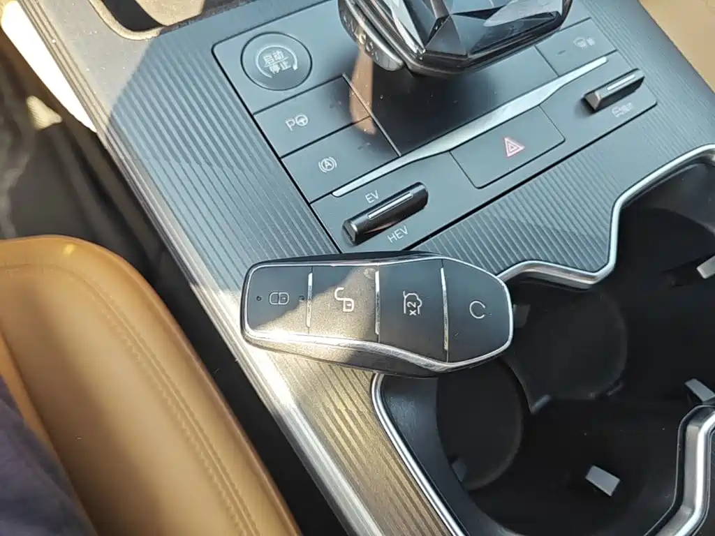 BYD L DM-i — миниатюра 9