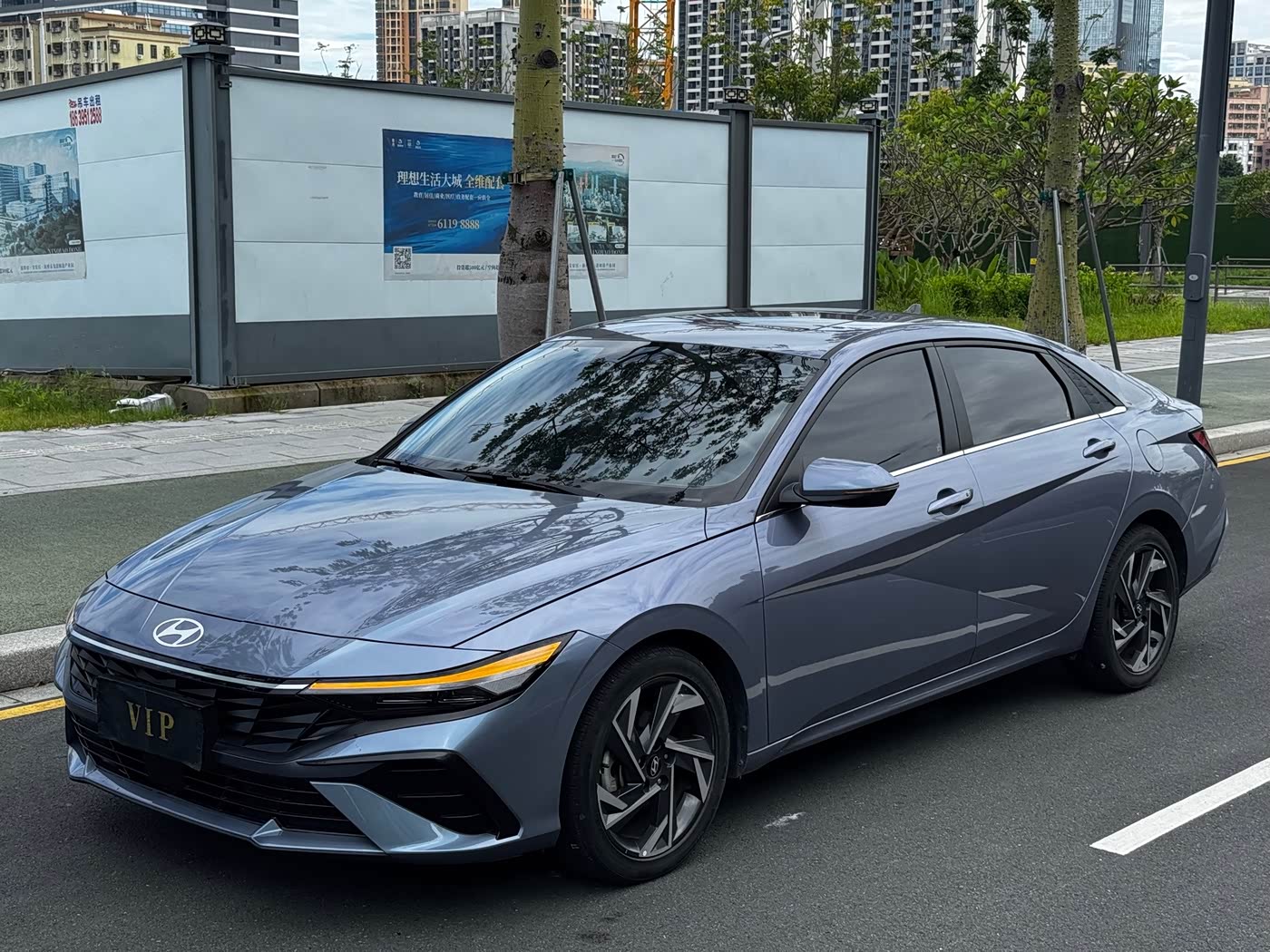 Hyundai Elantra 1.5 л 2023 г. Голубой, пробег 40000 км