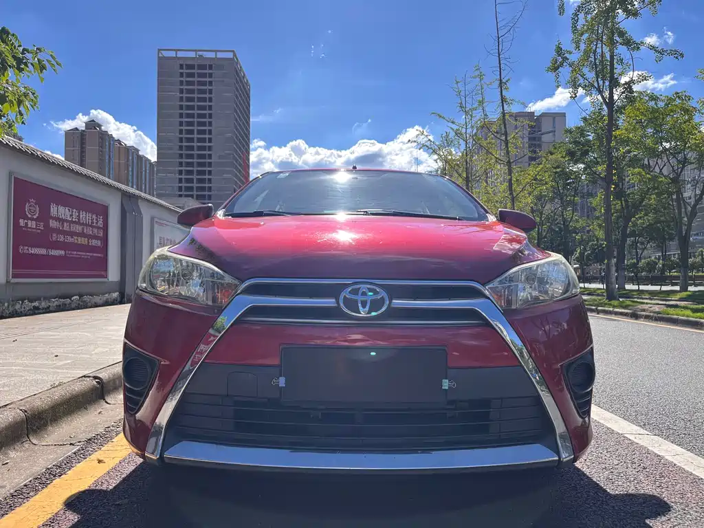 Toyota Yaris L — миниатюра 2