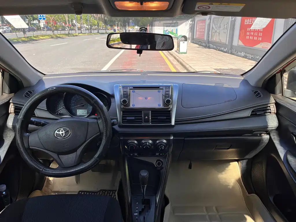 Toyota Yaris L — миниатюра 7