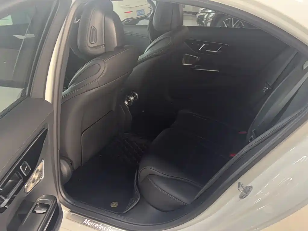 Mercedes-Benz C-Class — миниатюра 12