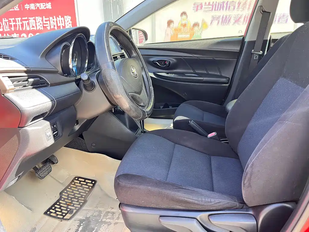 Toyota Yaris L — миниатюра 5