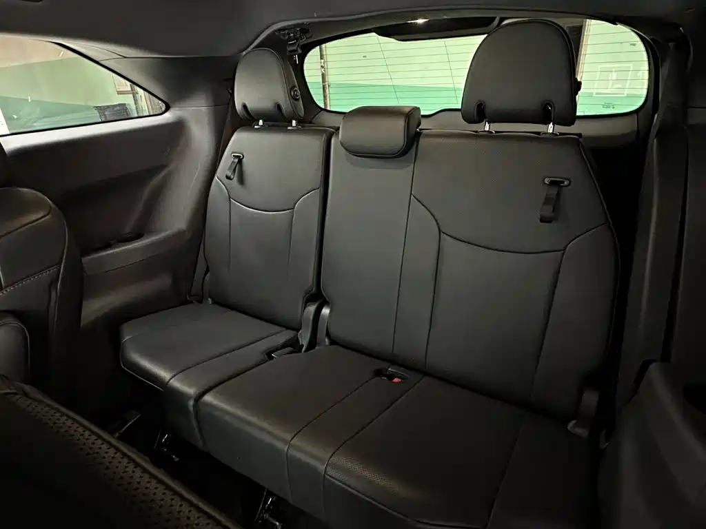 Toyota Sienna — миниатюра 18