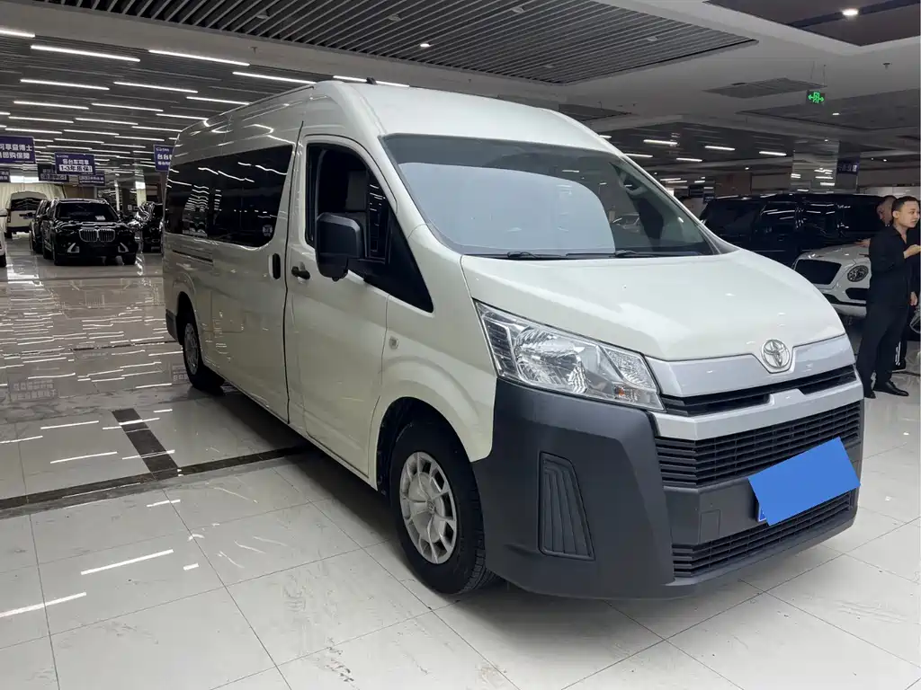 Toyota Hiace — миниатюра 3