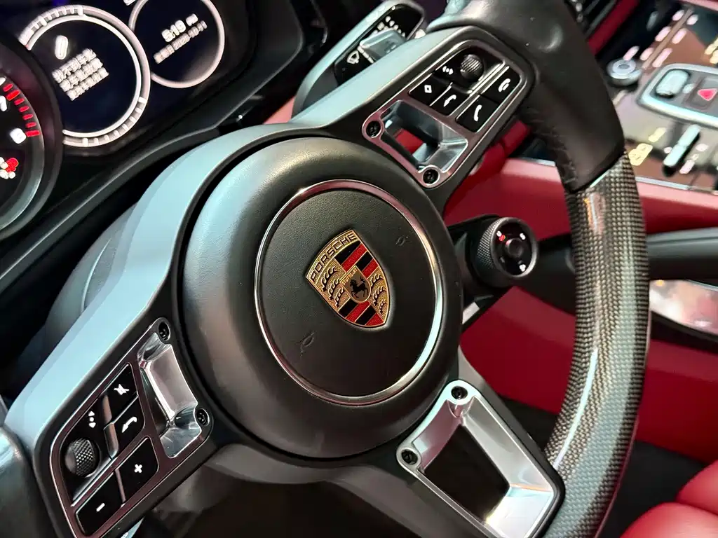 Porsche Cayenne — миниатюра 13