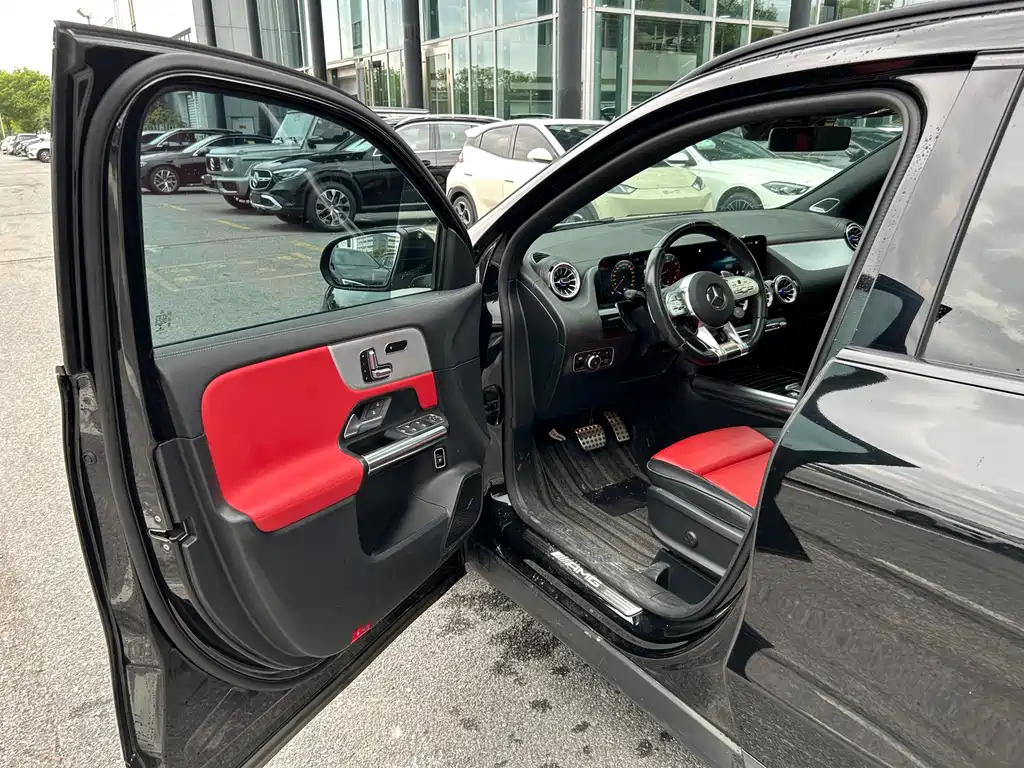 Mercedes-Benz GLA AMG — миниатюра 9