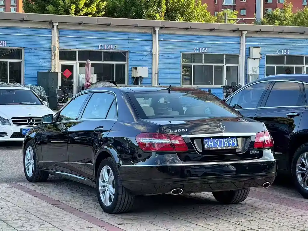 Mercedes-Benz E-Class — миниатюра 9