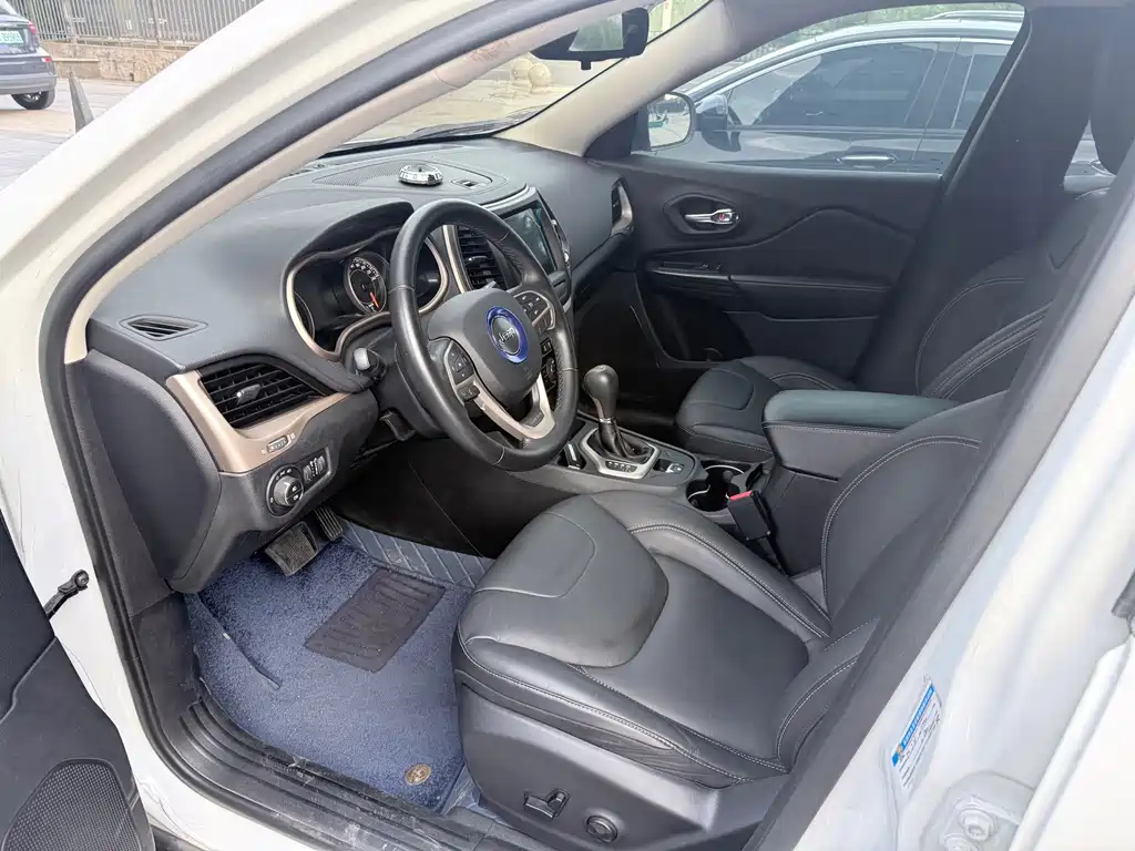 Jeep Cherokee — миниатюра 5
