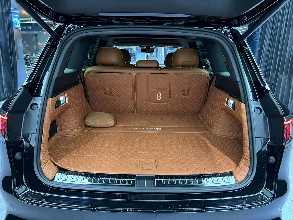 AITO ASK THE WORLD M8