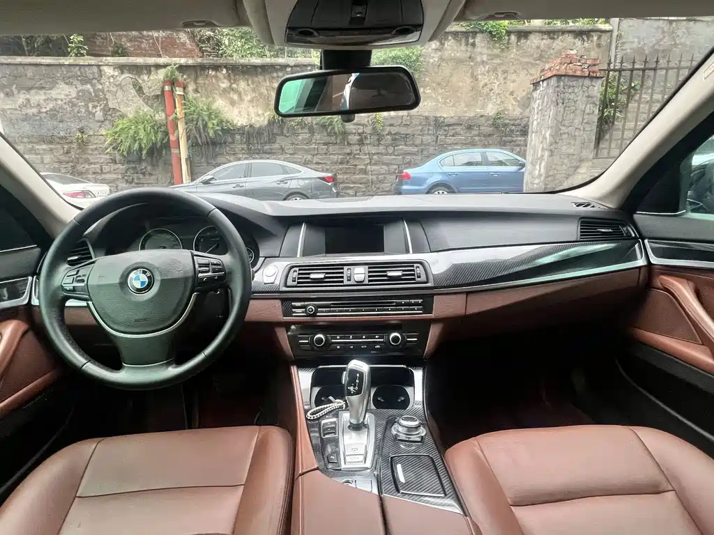 BMW 5 Series — миниатюра 6