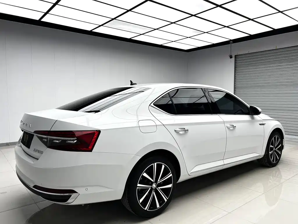 Skoda Superb — миниатюра 4
