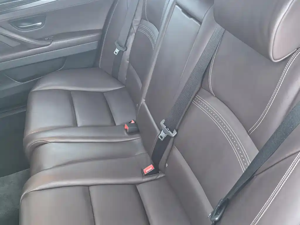 BMW 5 Series — миниатюра 7