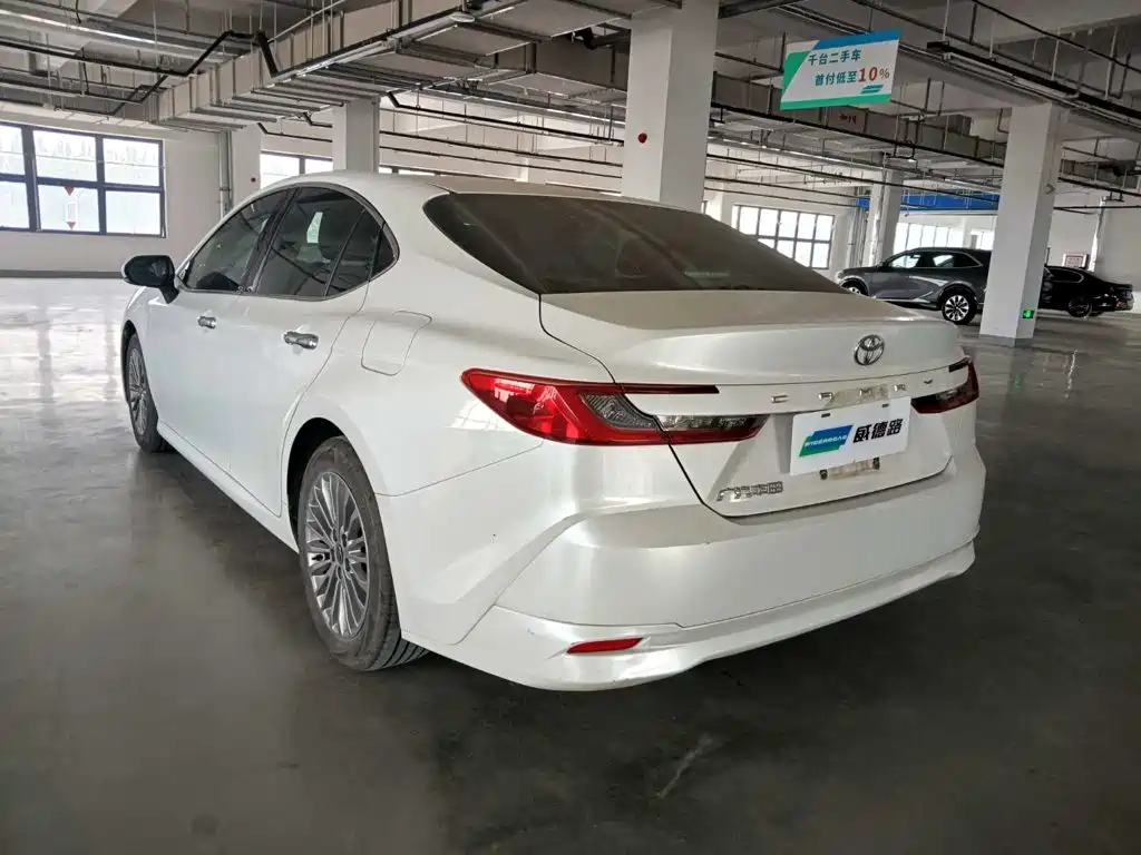 Toyota Camry — миниатюра 4