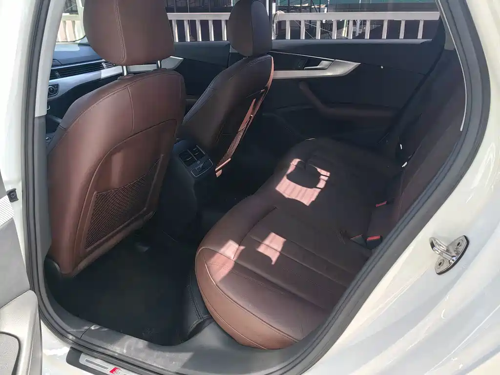 Audi A4L — миниатюра 11