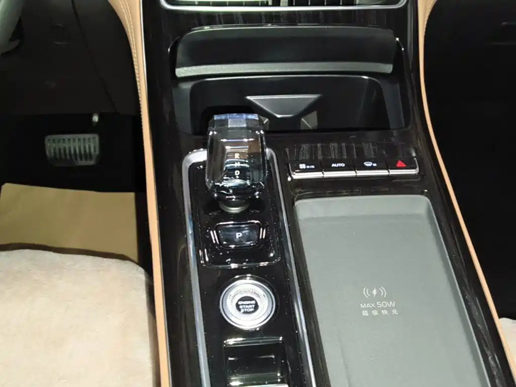 Geely Boyue L — миниатюра 14