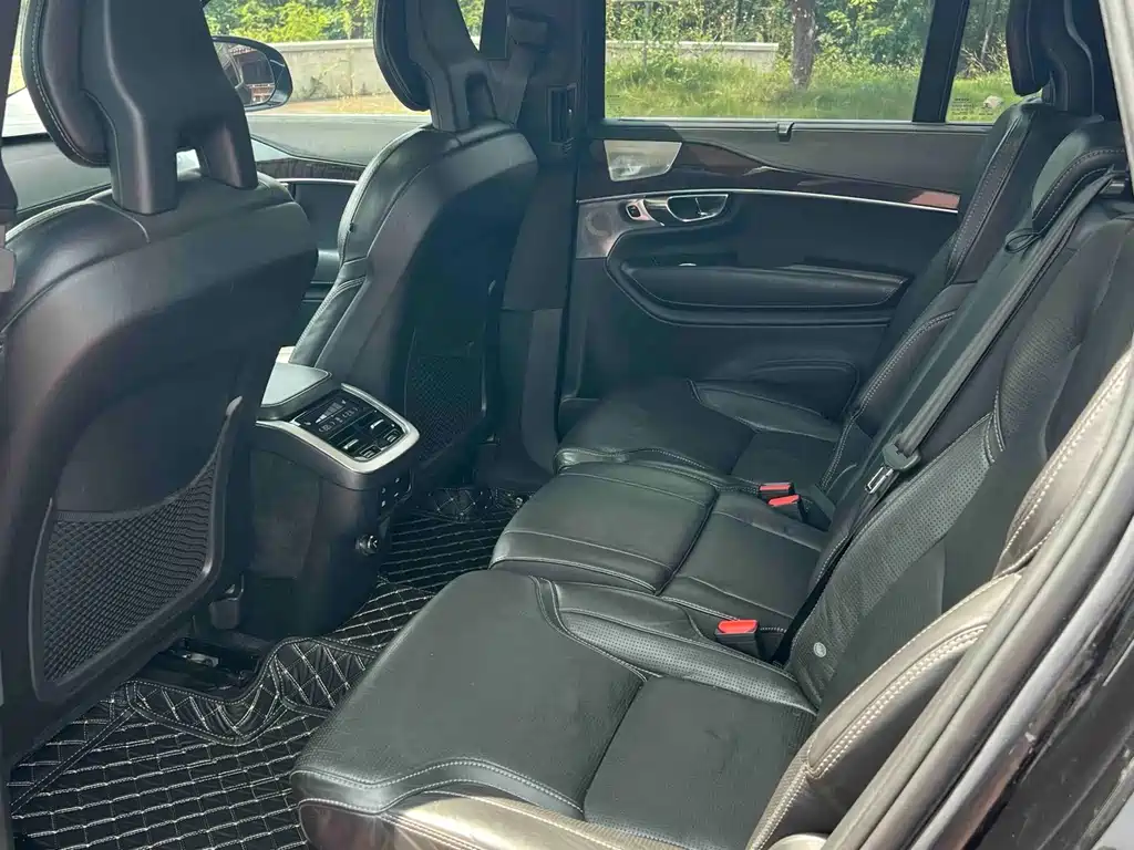 Volvo XC90 — миниатюра 8