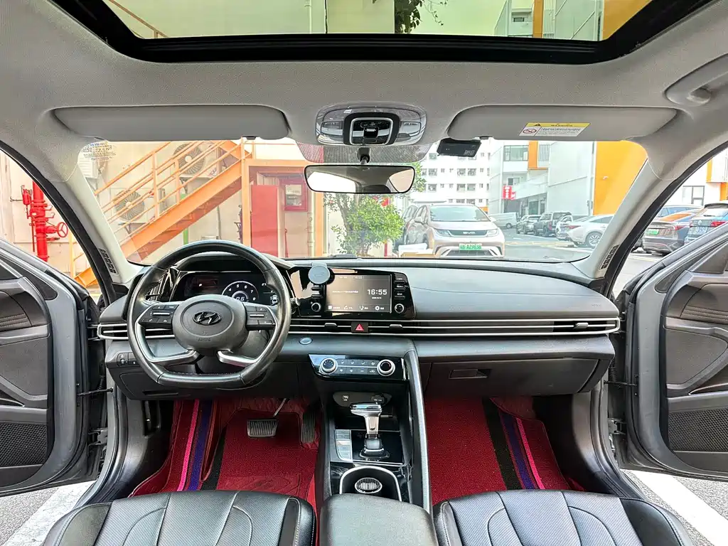 Hyundai Elantra — миниатюра 6