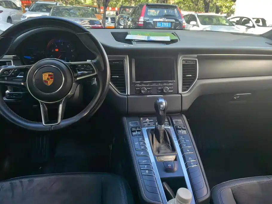 Porsche Macan — миниатюра 12