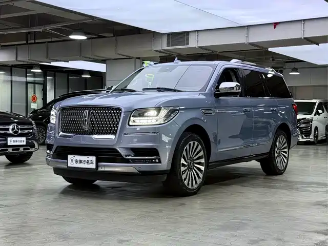 Lincoln Navigator