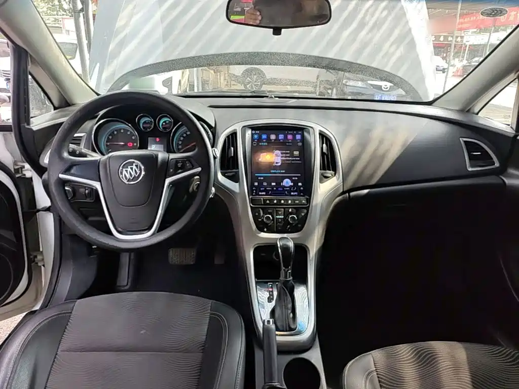 Buick Excelle — миниатюра 10