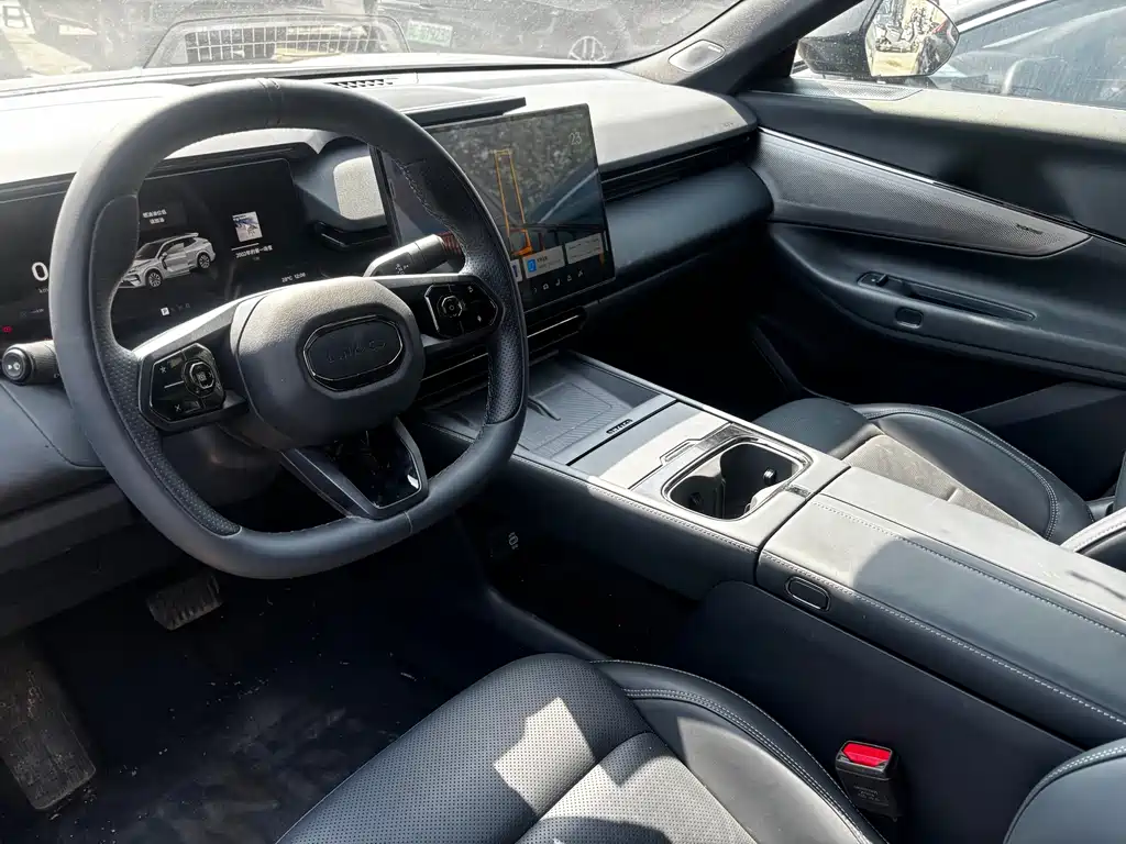Lynk & Co 08 EM-P — миниатюра 6