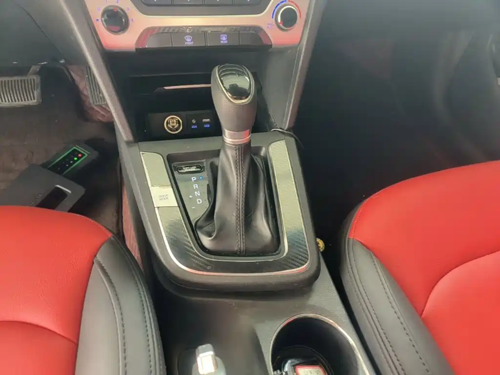 Hyundai Elantra — миниатюра 14