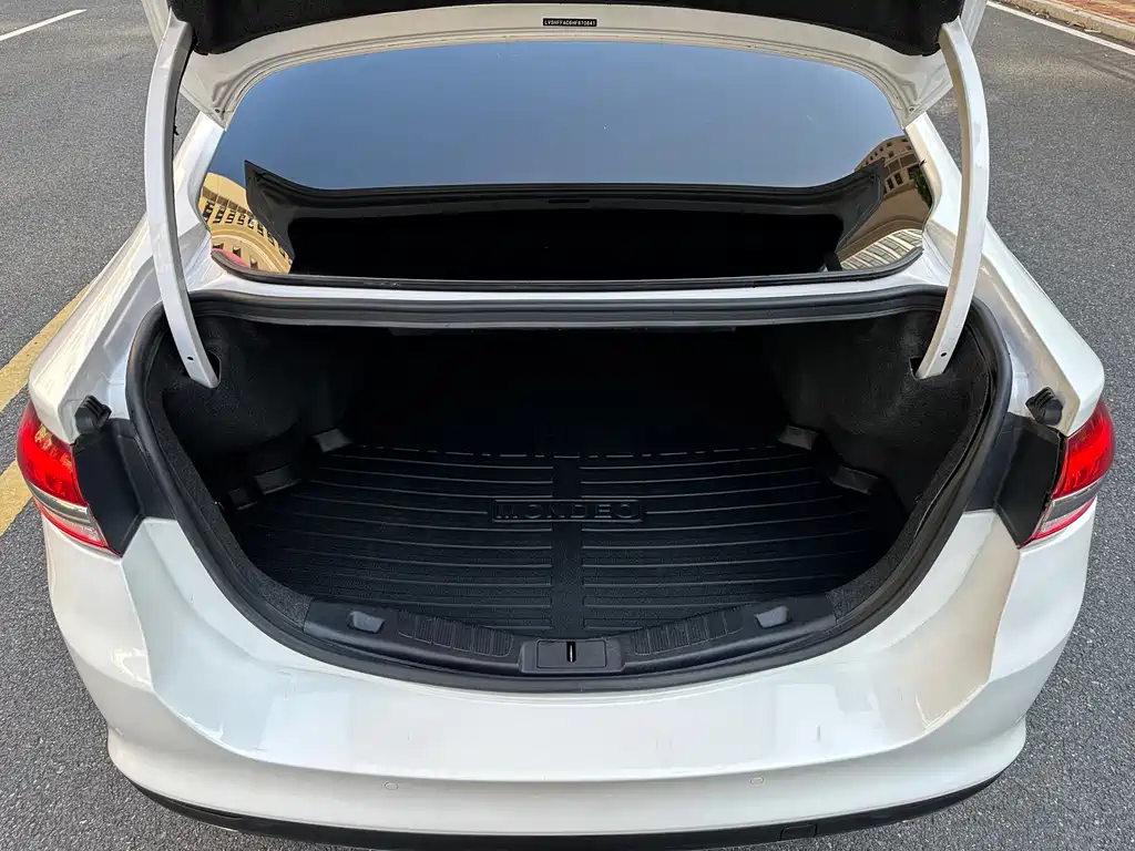 Ford Mondeo — миниатюра 9