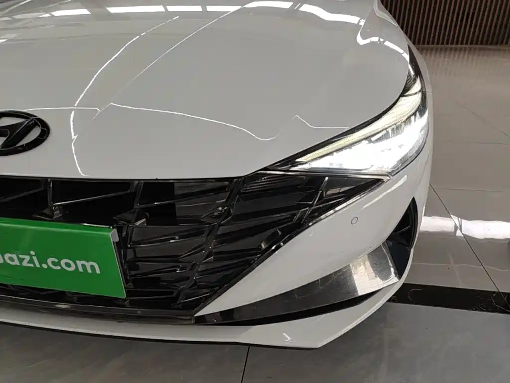 Hyundai Elantra — миниатюра 24