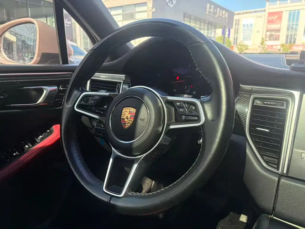 Porsche Macan — миниатюра 8