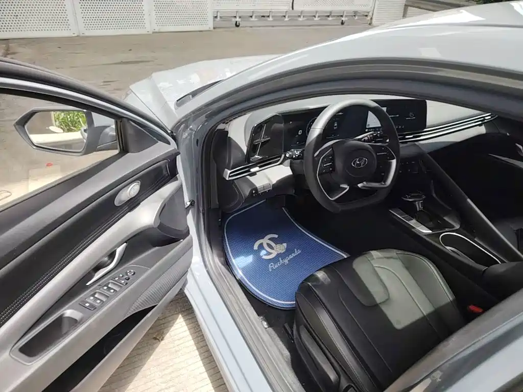 Hyundai Elantra — миниатюра 16