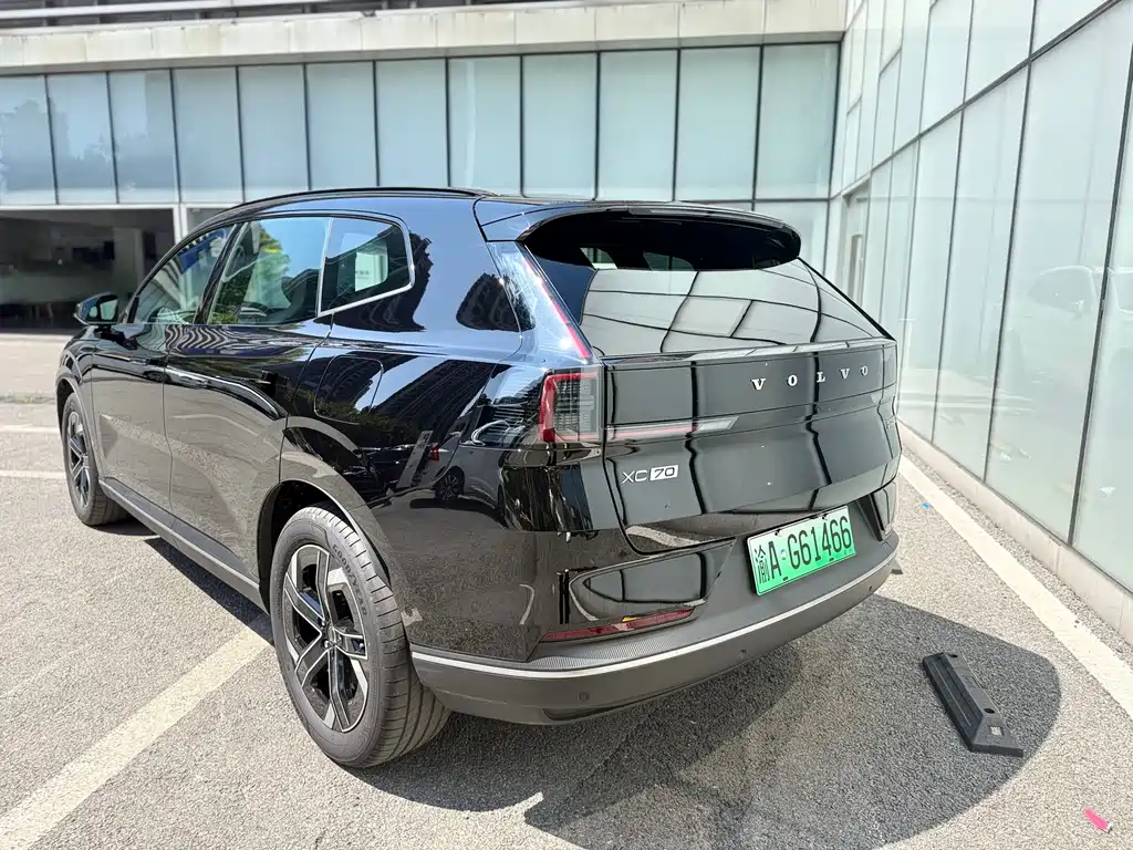 Volvo XC70 PHEV — миниатюра 6