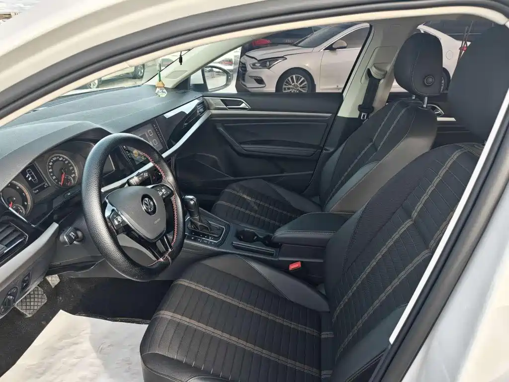 Volkswagen Lavida — миниатюра 4
