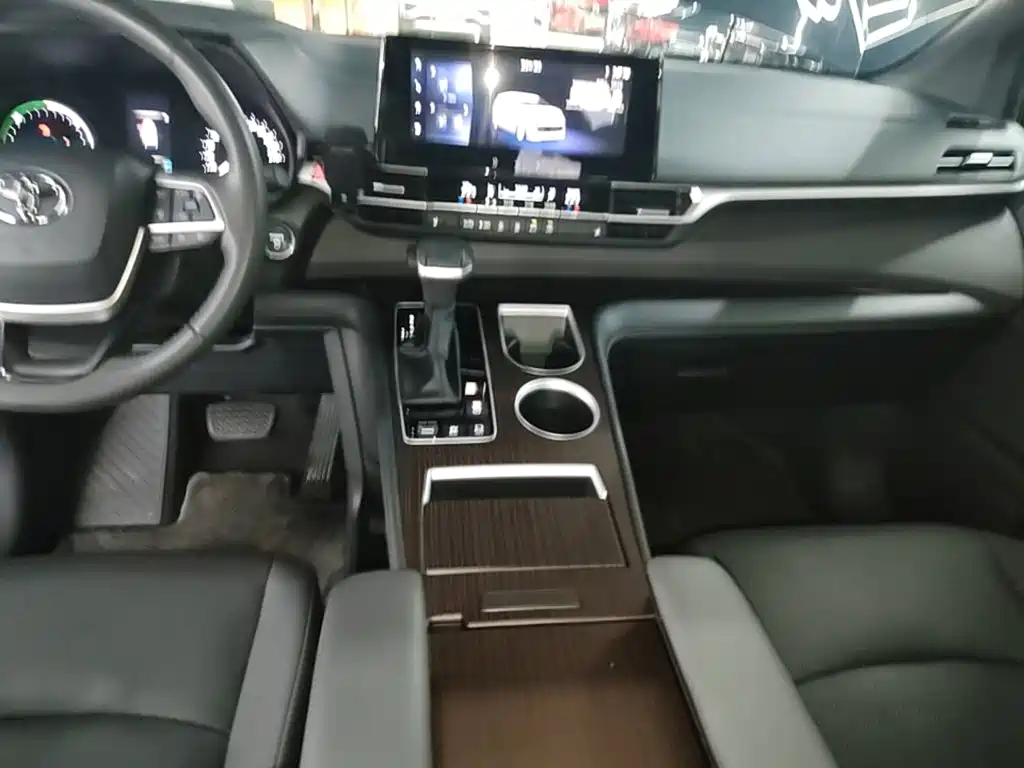 Toyota Sienna — миниатюра 14
