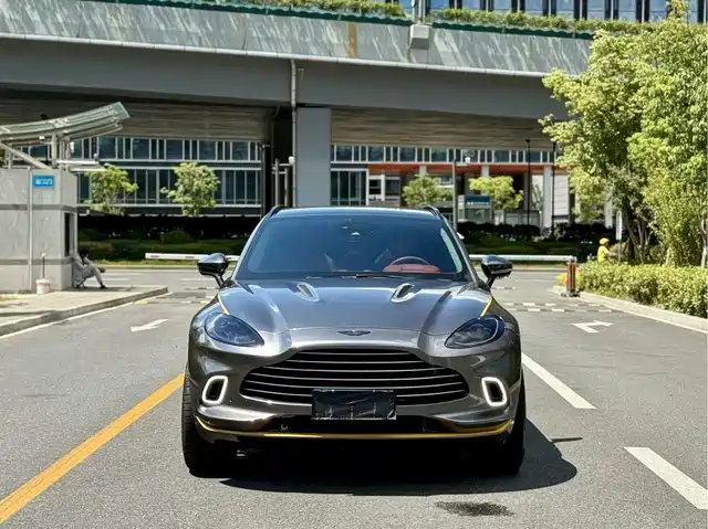 ASTON MARTIN  DBX 2023