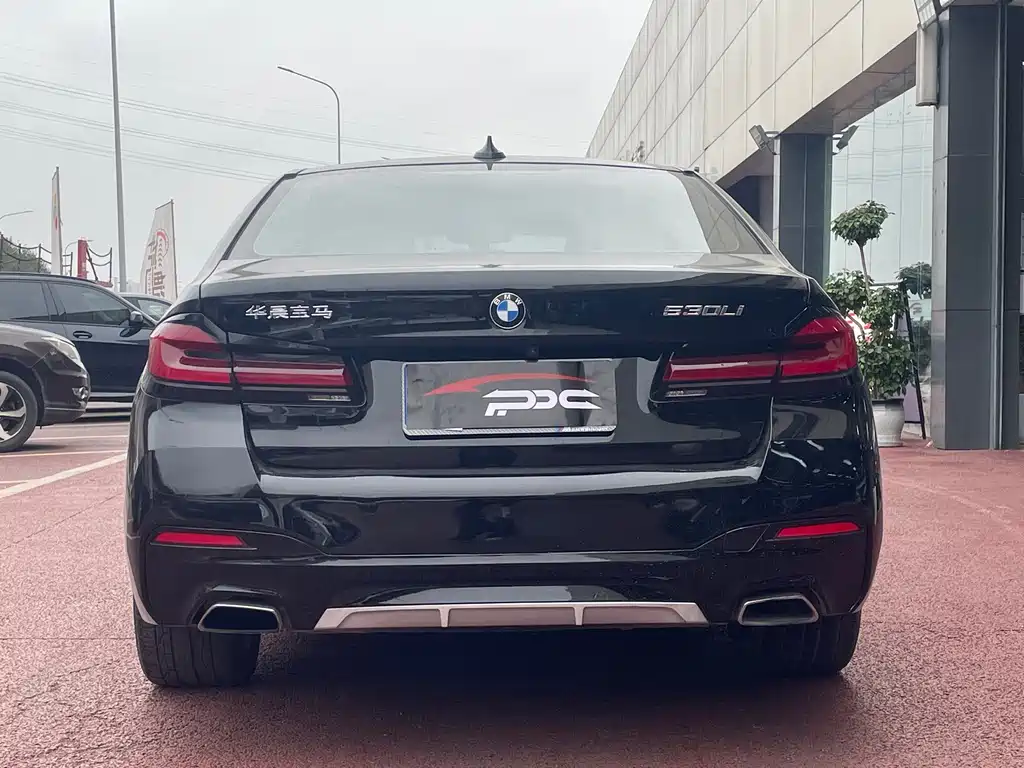BMW 5 Series — миниатюра 12