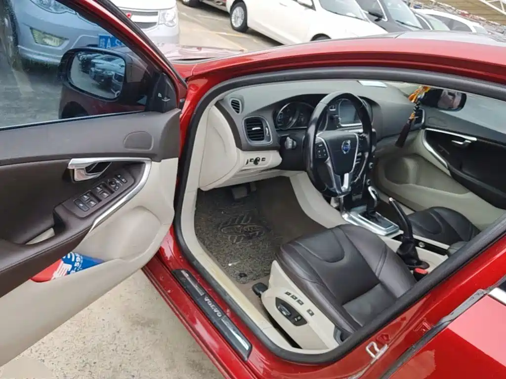 Volvo V40 — миниатюра 16