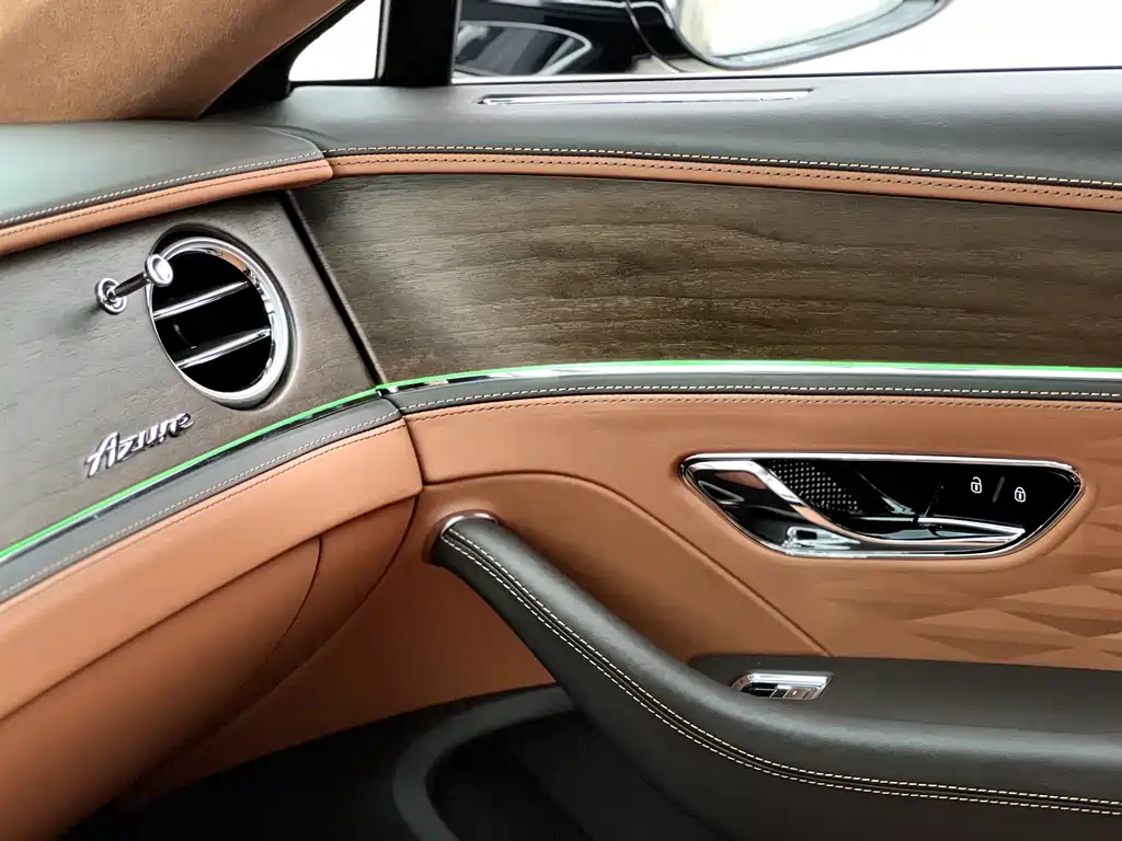 Bentley Flying Spur — миниатюра 17