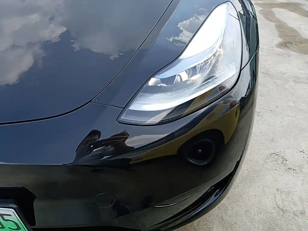Tesla Model Y — миниатюра 24