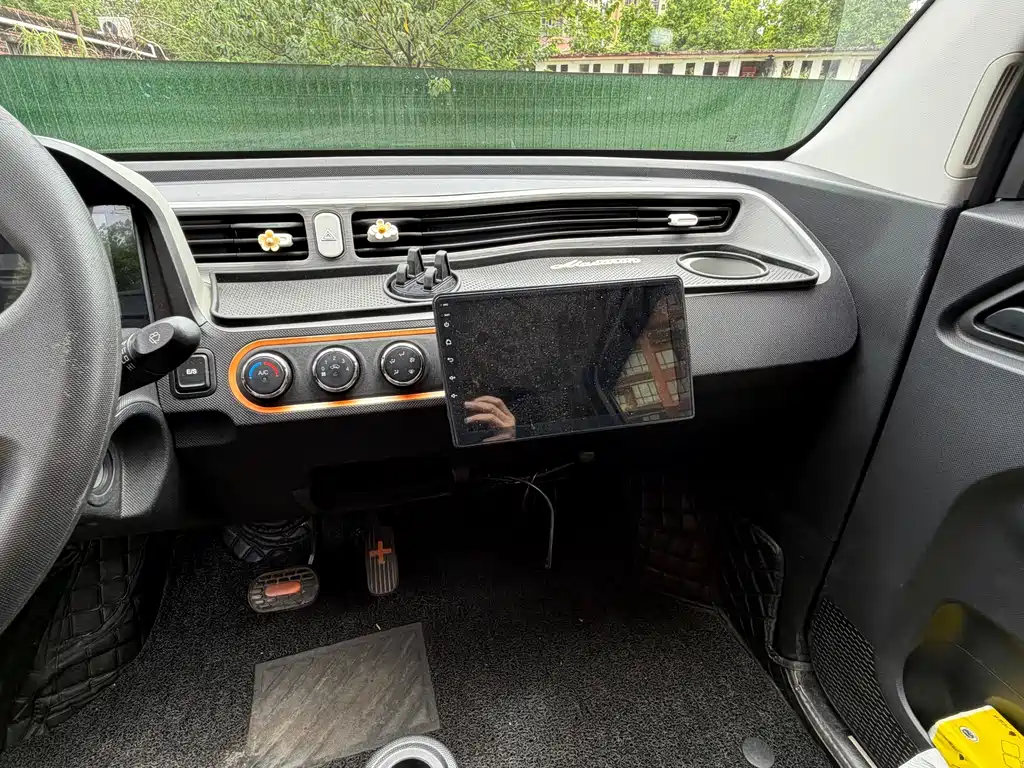 Wuling MINIEV — миниатюра 6