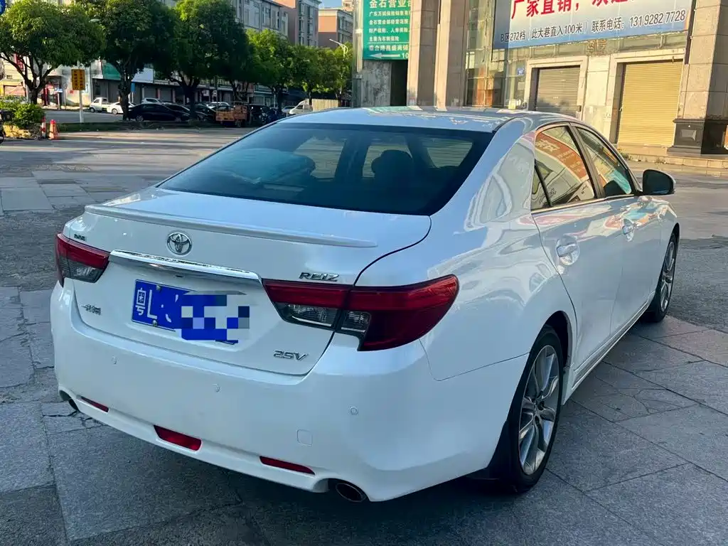 Toyota Reiz — миниатюра 9