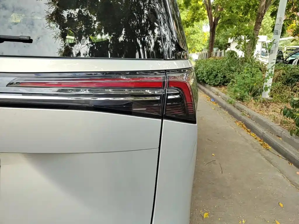 Buick GL8 Hybrid — миниатюра 8